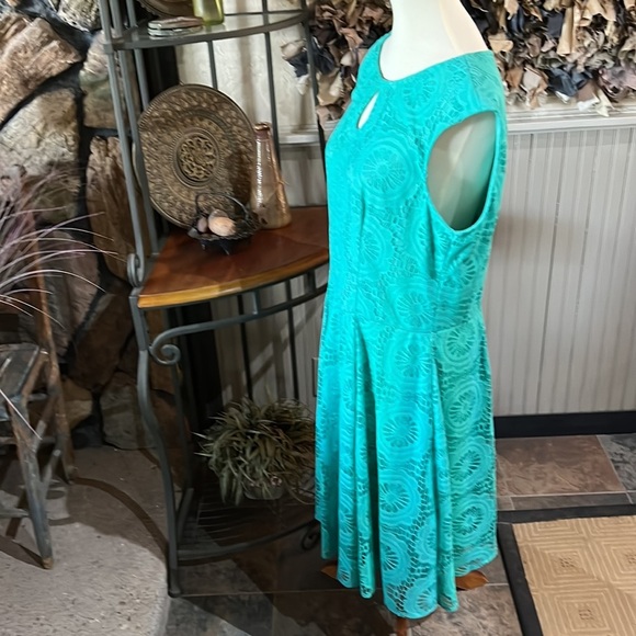 London Style Collection Dress - Picture 3 of 7